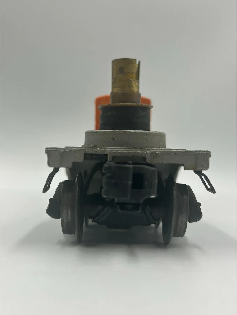 LIONEL 3620 SPOTLIGHT CAR WITH ORANGE GENERATOR